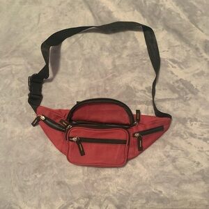 Fanny pack bag
Maroon/velvet- ish color